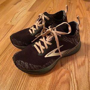 Womens brooks levitate running shoes size 5.5